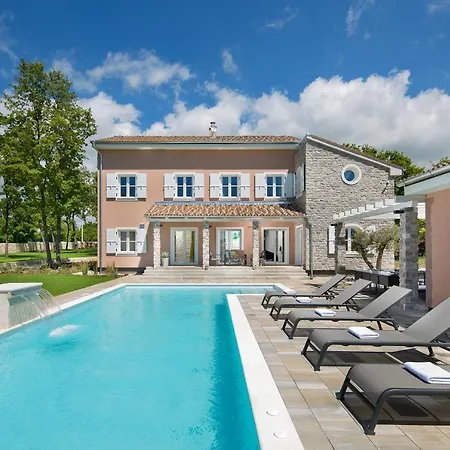 Cordula Villa