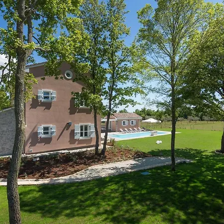 Cordula Villa *